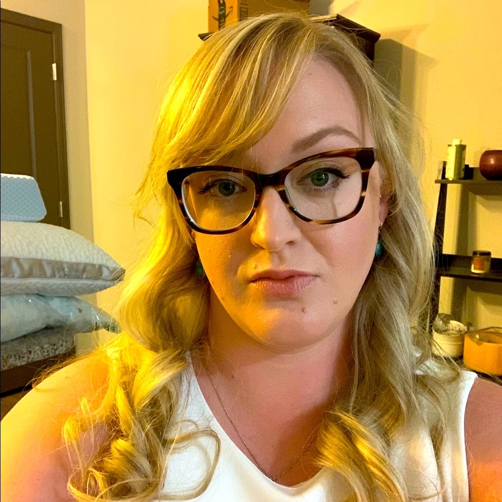 Meet your Posher, Lindsey